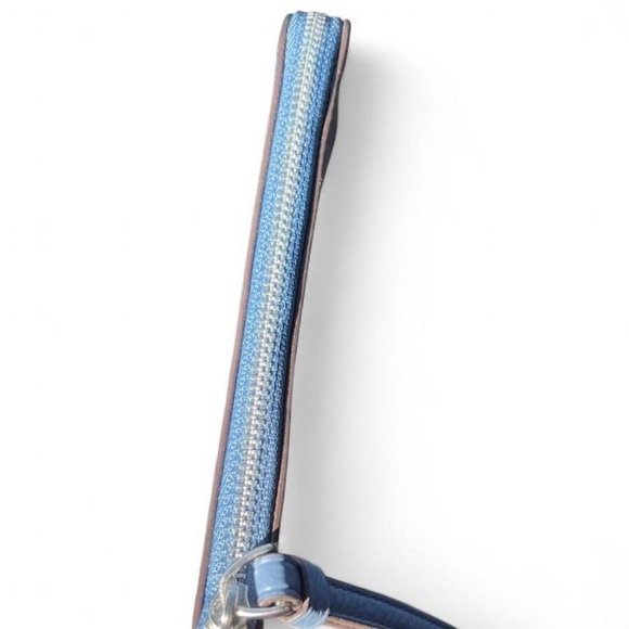 ✨ NWOT Coach Aquarius Zodiac Corner Zip Wristlet - Picture 3 of 7